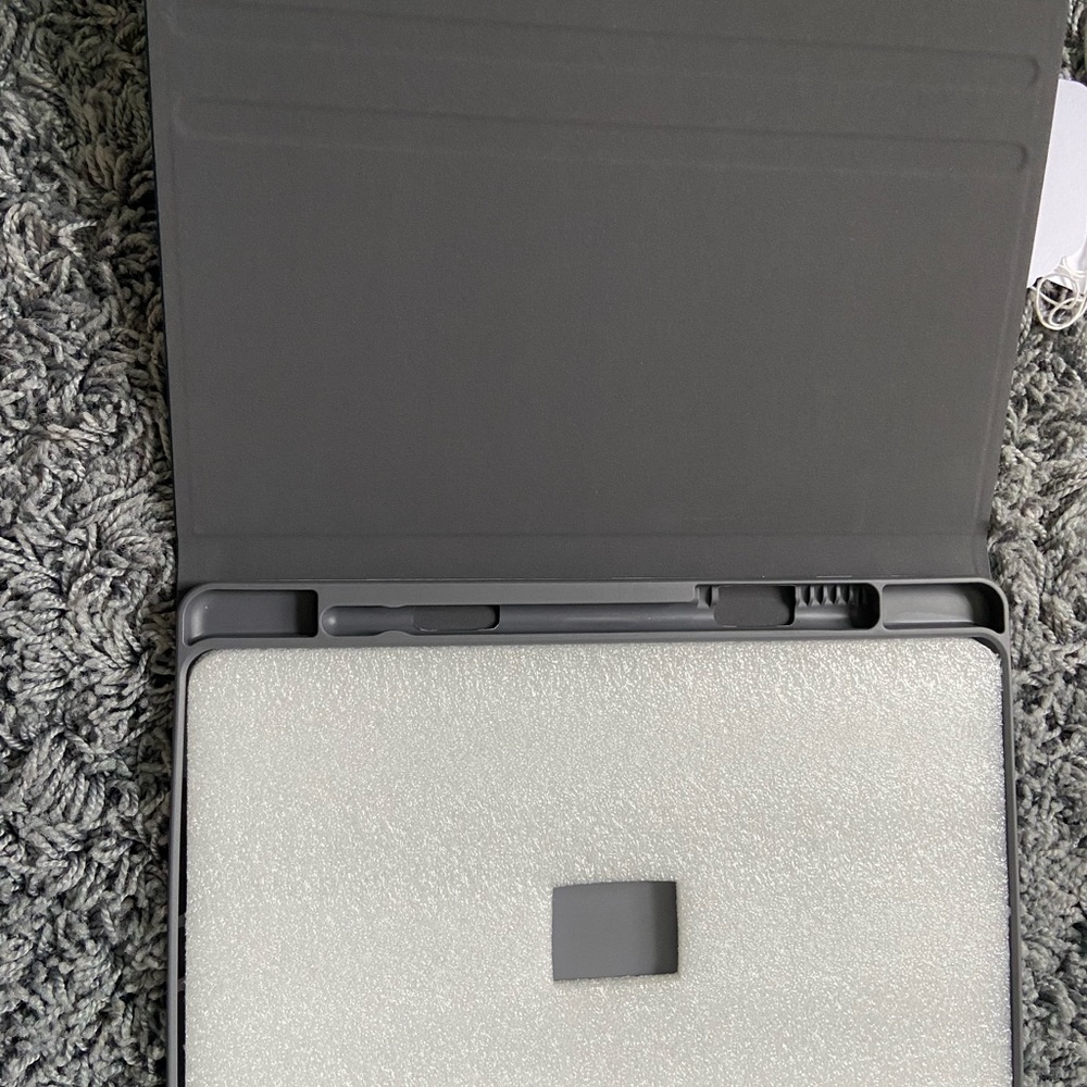 ipad case. - Picture 2 of 3